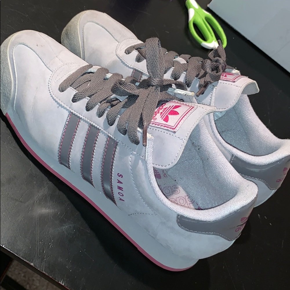 Adidas Samoa. Gray and Berry